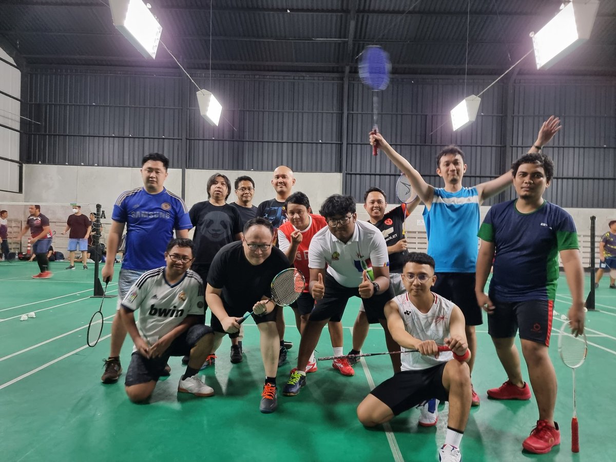 Badminton_Ceria's tweet photo. #BadmintonCeria bersama @motoshi_64 @eibalkrm @tekupla @arifrahman0909 @priacirebon @ijul_fikar @kain_usang @TheMornin9 @Rezapyon di Supreme Arena Kuningan 🏸🏸🏸🏸 https://t.co/Kza4UrULLo