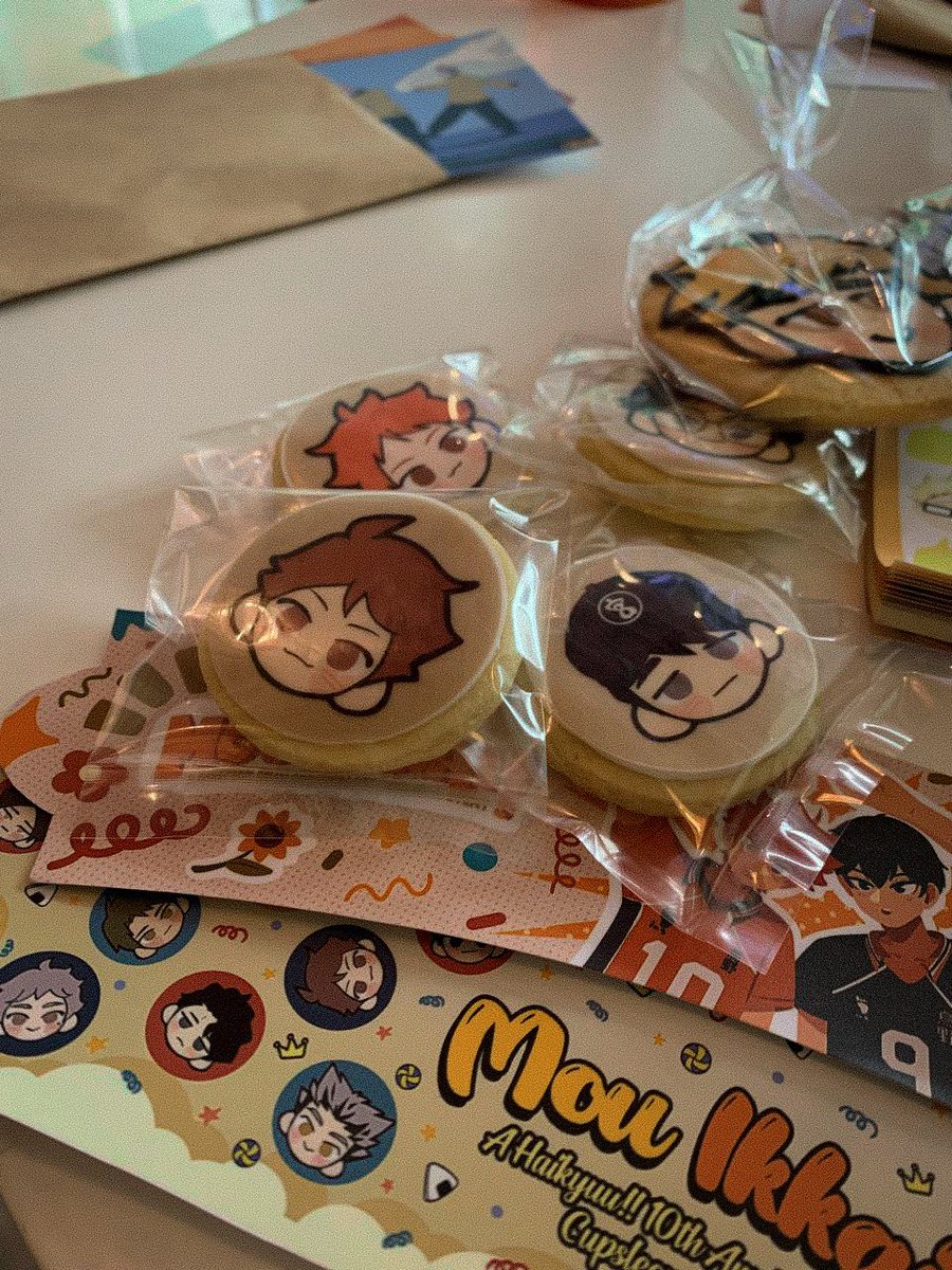 adunubea's tweet photo. happy 10th anniversary, haikyuu!! 

thank you vv much for the experience, freebies, and printss ♡ i really enjoyed the cupsleeve event + appreciation for the artists and their work!

looking forward for your next event ♡♡ mou ikkai!

@mouikkaihq10th 
#HQ10MouIkkai https://t.co/KXn56lwyzp