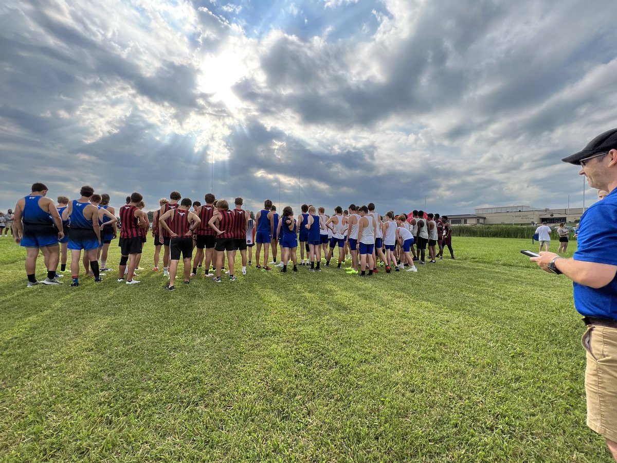 BeechGroveXC's tweet photo. Saturdays are for RUNNING! A great meet @creekXCTF Improved times and great weather 🌞🧡 Simeon and Alex with a top 15 place! #xcisback https://t.co/To1HSjjBHY