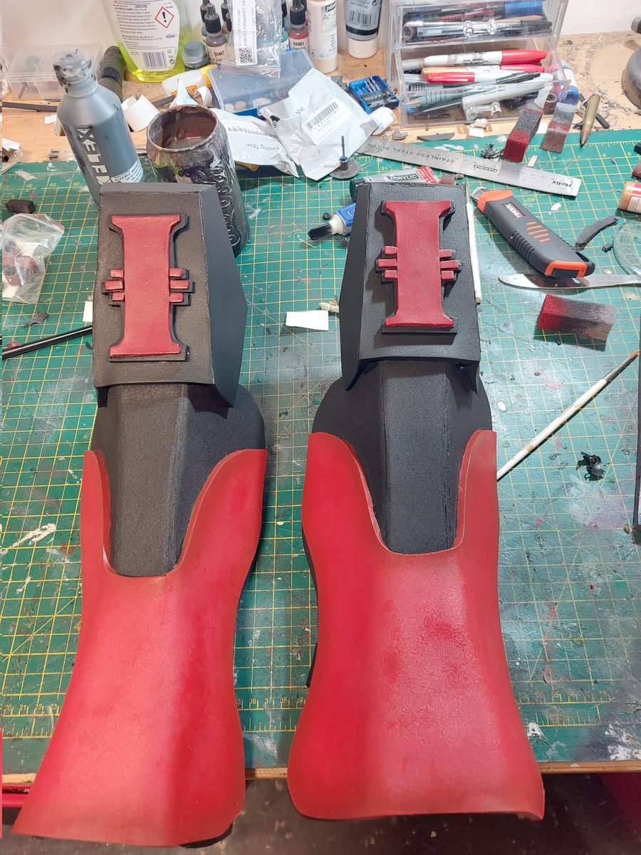 SpecificGeneric's tweet photo. A fair bit of progress over the past couple of weeks with the armour painting!

Rather happy with how it's all come out and with the lighting effect, just need to add some weathering to it and a visor for the helmet. https://t.co/hg8iGTBRSz