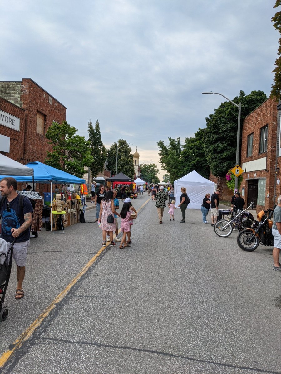 wpsSean's tweet photo. Come join us @WindsorPolice  for the #DroppedOnDrouillard event, taking in all events including car show, painting. While here come visit the numerous venders set up in the street. The event goes from 10am-11pm between the 900-1000blk of Drouillard Rd https://t.co/Ha9967LLTD