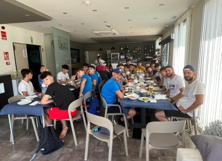 BeniajanUCAMCF's tweet photo. ¡¡PEDAZO DE JORNADA!! la vivida hoy por nuestro Liga Nacional esta mañana en la Bahía de Portman.

Senderismo, playa, dinámicas, comida... 🍜🏖🎊🧵🩴

Agradecemos al @HotelPortman la atención y el maravilloso servicio prestado a nuestro equipo.

#EQUIPOSINERGIA 1+1=3

💛⚽️💛⚽️💛 https://t.co/CVSnnxsN6x