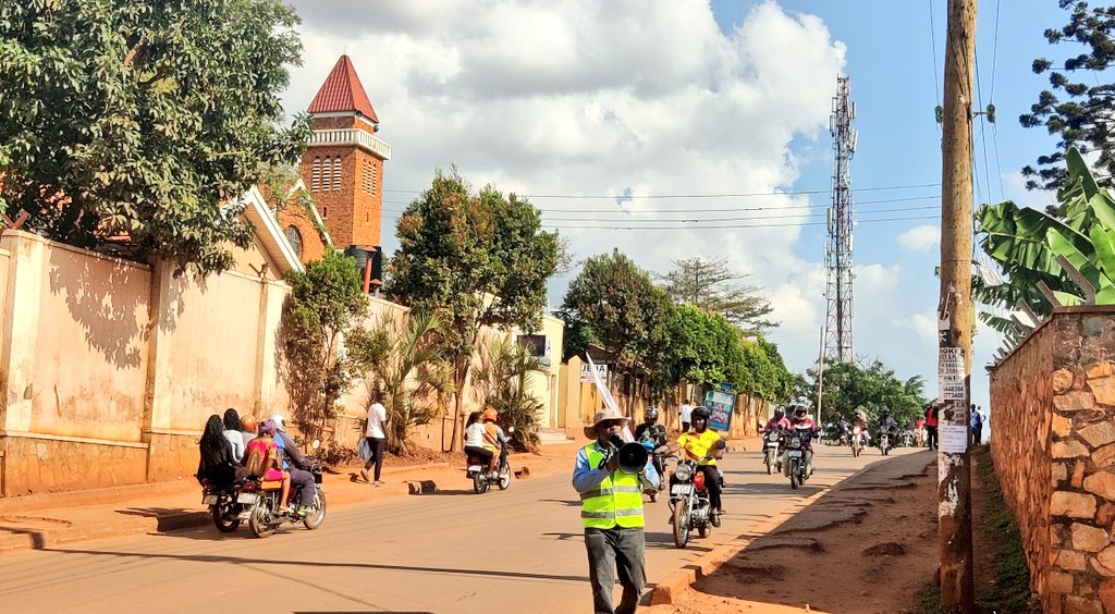 martinssempa's tweet photo. Today I took my #StopBafere campaign to #Nsambya, #Kabalagala and #Kansanga. .. market sellers, univ students, chicken and chapati sellers told me their #Bafere stories. They thanked me and @mtnug for this grassroots campaign. #Kakasa #Gikwe https://t.co/XwD2b0u6bN