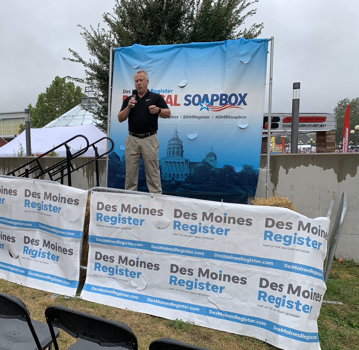 carolhunter's tweet photo. ⁦@ToddHalbur⁩, a Republican from Clive, is on the ⁦@DMRegister⁩ Political Soapbox. He’s challenging ⁦@RobSandIA⁩, the incumbent, a Democrat from Des Moines. It’s a little damp, but he eschewed an umbrella. https://t.co/5QnpDwWltI