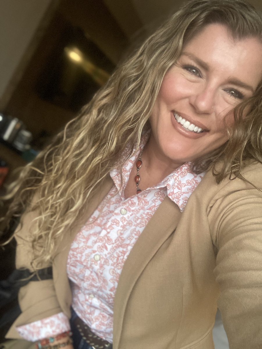 Getting myself psyched up to give a keynote and panel on #regenerativeag and #hemp today at the Southern Hemp Expo in Nashville. My two favorite topics all in one presentations! #hempinainteasy