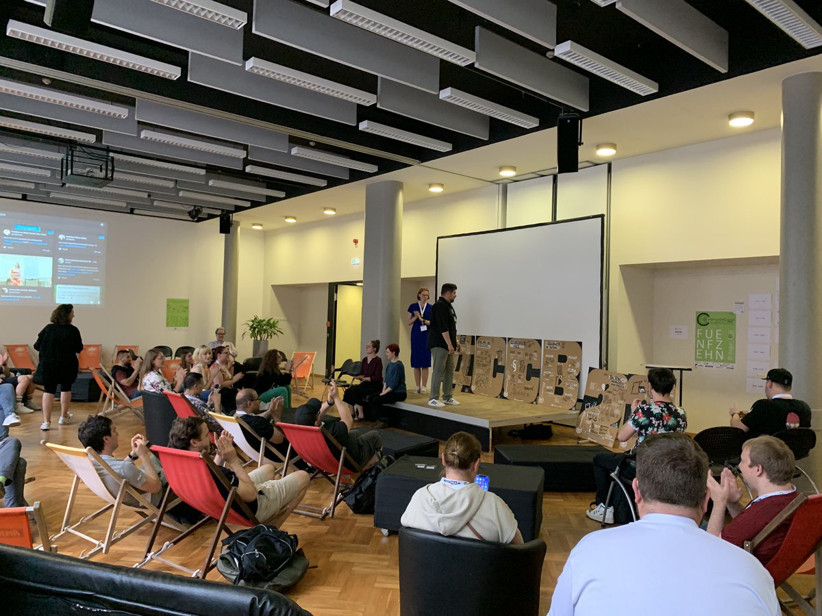 frolueb's tweet image. Vor dem Hof kommt immer noch die Feedbackrunde.  #ccb22