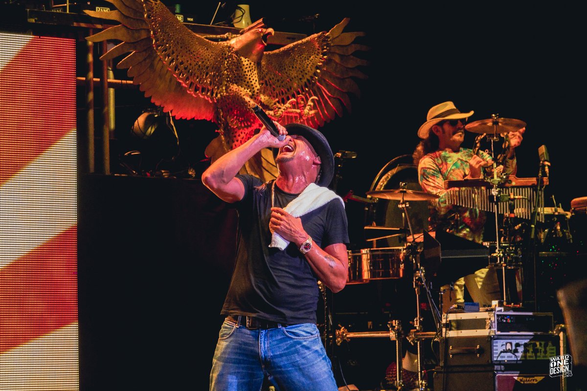 ward1design's tweet photo. Chicago, his name is @KidRock ๐ฅ๐ค๐ป๐๐ผ
#RockandRoll #concert #BadReputationTour #kidrock #foreigner
https://t.co/6o23lX0AB0 https://t.co/LpdOZ8y1No