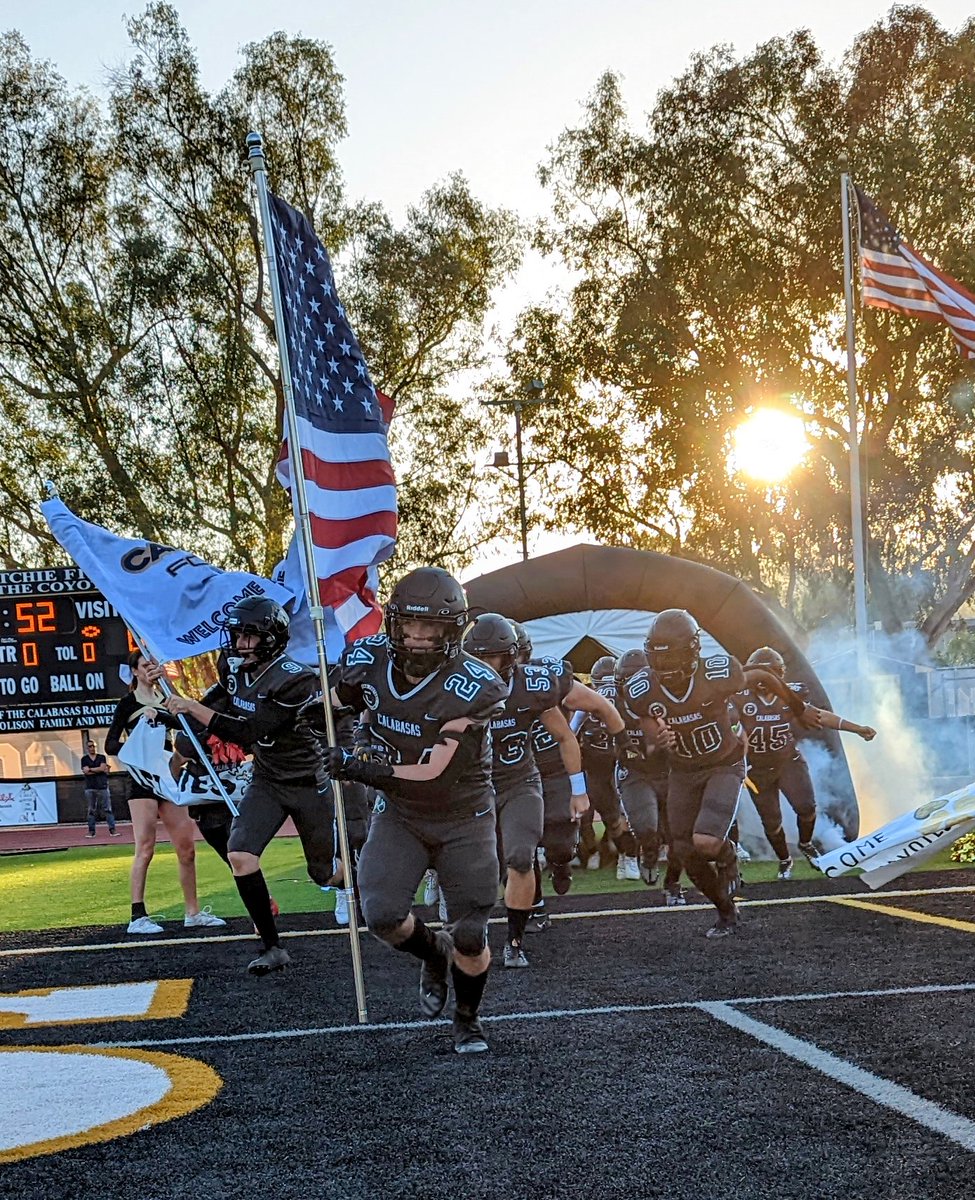 dstepenosky's tweet photo. Great start for @CalabasasFtball and a beautiful night for a game.  41-14 win over Santa Monica.  @latsondheimer @LVUSD @CaryHarris07 @EliavAppelbaum https://t.co/WovyMU0iDt