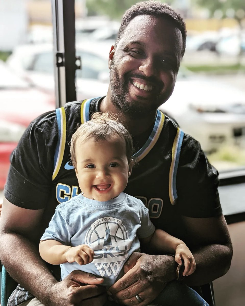 WhiskeyGirlTvrn's tweet image. Our favorite @chicagosky fan says she's very happy with the first half.

#skytown #chicagosky #wnbaplayoffs #chicagosports
#edgewater #rogersparkchicago