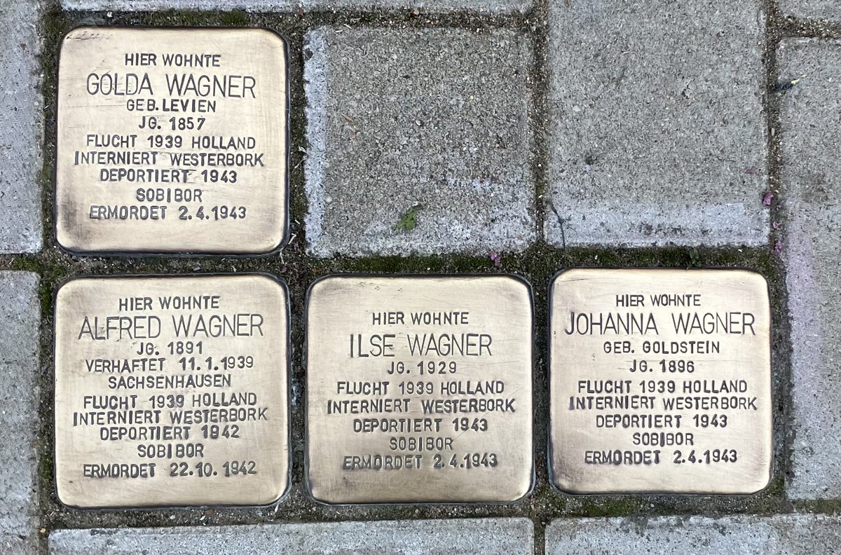 HolgerArtus's tweet photo. Über 10.000 jüdische Menschen hatten bis 1939 HH verlassen. Zu ihnen gehörten Salomon, Johanna, Ilse u. Golda Wagner. Sie flohen im März 1939 in die Niederlande u. wurden ermordet. Mit Besuch aus Niederlande vor  #Schäferkampsallee 11. Ilse Wagner war Freundin von Anne Frank. https://t.co/FbKq13gf2z