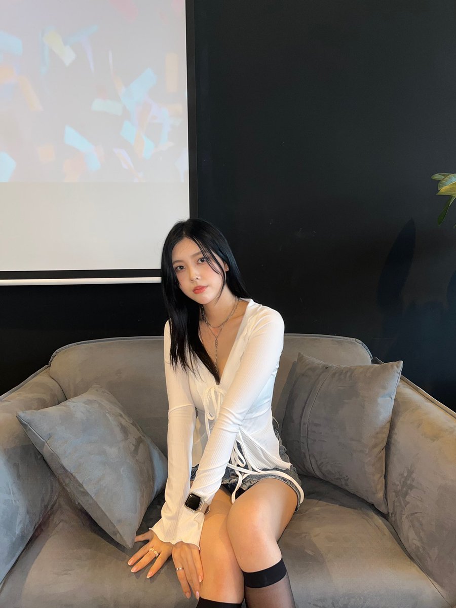 _jimmni_'s tweet photo. 미리 우리 Muse 에게만 보여주는 사진들!! 요즘 점점 스케줄이 바빠지고 있어요!! 바쁠수록 저는 더 기분이 좋아요! Muse들에게 더 예쁜 모습 보여주기 위해서라면!! 뭐든지!! 💙💙오늘 하루도 화이팅 (๑・ω-)～♥”
I Love you 💙
いつも見たい💙
Ich liebe dich immer💙
티아모💙 https://t.co/4JWXigrYot