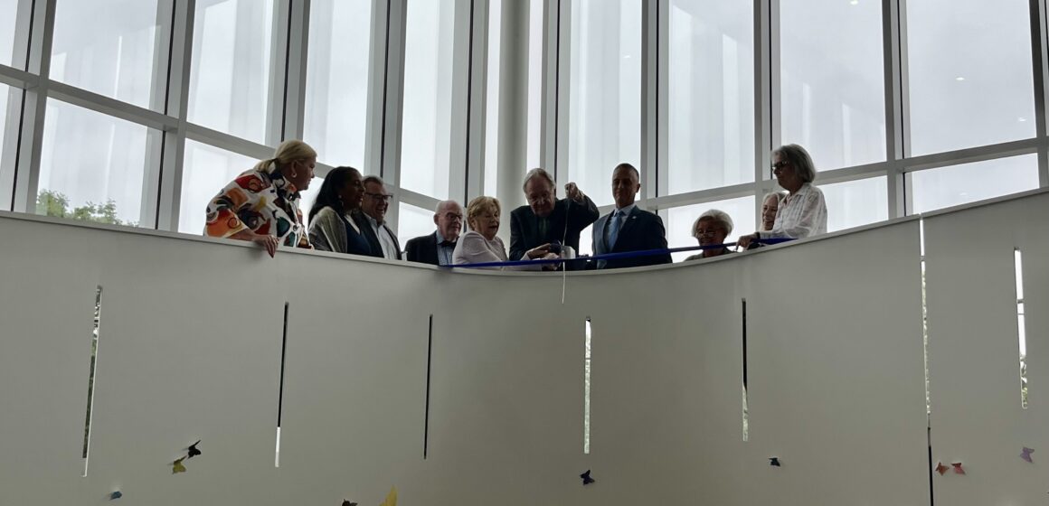 DrakeAlumni's tweet photo. Celebrating the grand opening of the Tom and Ruth Harkin Center! The $8.9 million building will strengthen @HarkinAtDrake's position as a national leader in research, public policy, and social change, as well as grow programming for Drake students and community members.💙🙌 https://t.co/t0sH8G7JyO