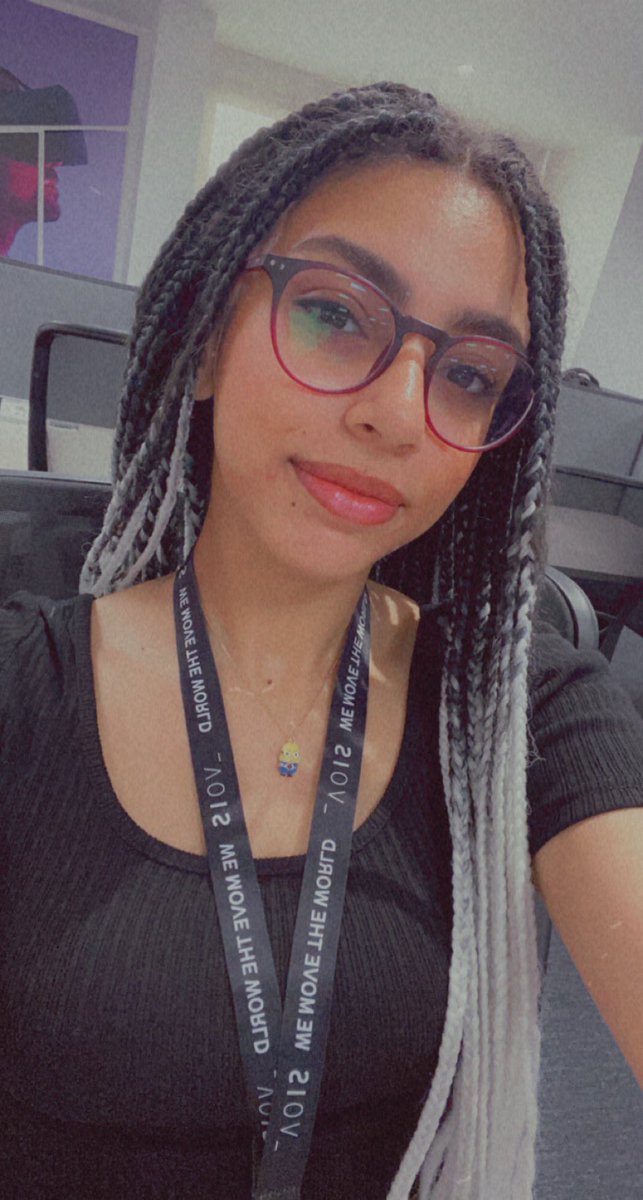 QVEENJ1's tweet photo. In love with my mini minion necklace 🐥 https://t.co/MhxBj4aj1M