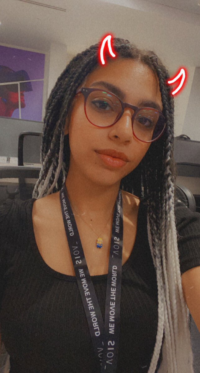 QVEENJ1's tweet photo. In love with my mini minion necklace 🐥 https://t.co/MhxBj4aj1M