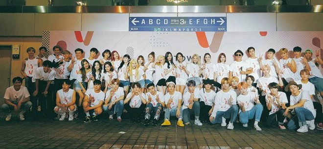 soshirevelae's tweet photo. SM IS FAMILY 😭 https://t.co/8mwgTS41Sy