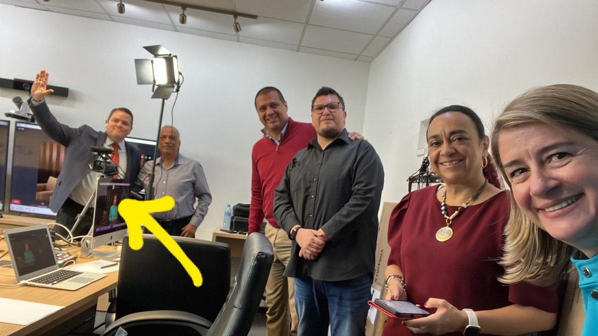 franciscogpr's tweet photo. En el media center del #Claustro2022 de @UPbonaterra
@UPGdl @UPMexico @UPInstitucional
 Desde aquí colaboramos en Construir la #UniversidaddelFuturo. Este es un Happy Workplace @teresanicolas @LinesPadilla https://t.co/M9Zb1TO8LW