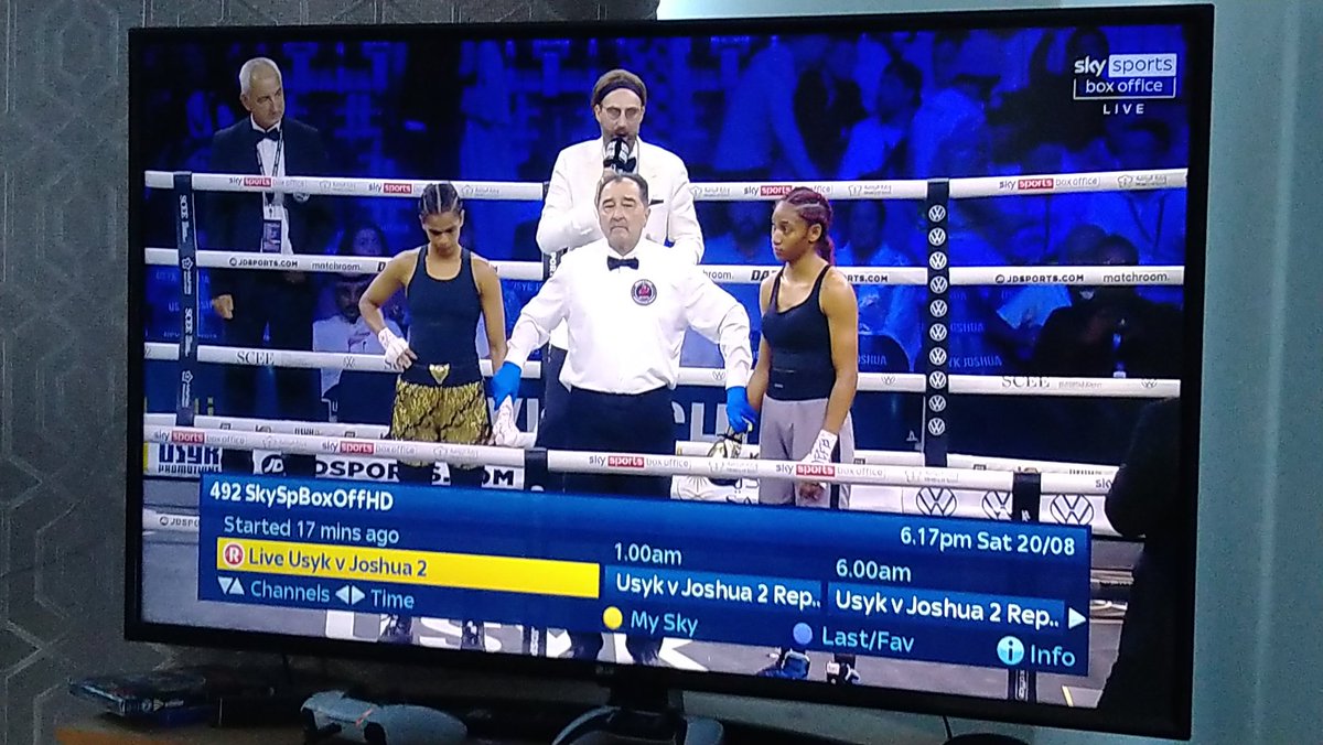 running_dude35's tweet photo. @SkySportsBoxing what's going on Sky?? The banner at the bottom is not disappearing. Please advise or sort it out please ☹️ https://t.co/TmtW5javeo