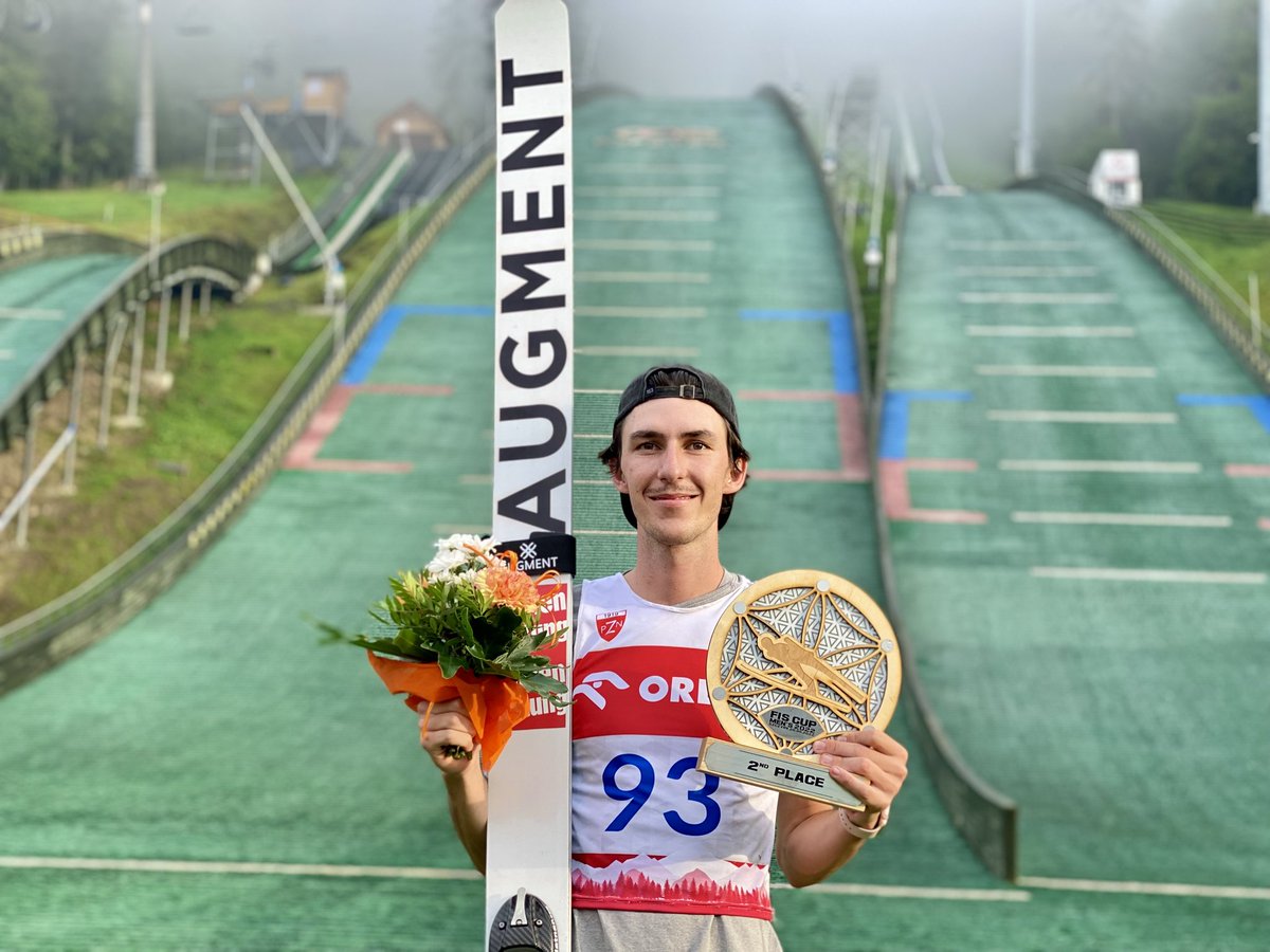 pzn_pl's tweet photo. Najlepsi zawodnicy sobotniego konkursu FIS Cup w Szczyrku 🏆
🥇Niklas Bachlinger 🇦🇹
🥈Janni Reisenauer 🇦🇹
🥉Rok Oblak 🇸🇮
___

#skijumpingfamily #skijumping #skokinarciarskie #PolskiZwiązekNarciarski #pzn #FISskijumping #FISCup #polishskijumpingteam #szczyrk https://t.co/IiH8E4W3dT