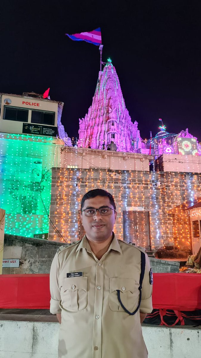 niteshpandeyips's tweet photo. In the aura of mighty Lord Krishna, a Janmashtami bandobast well done. https://t.co/QIGrZKf06H