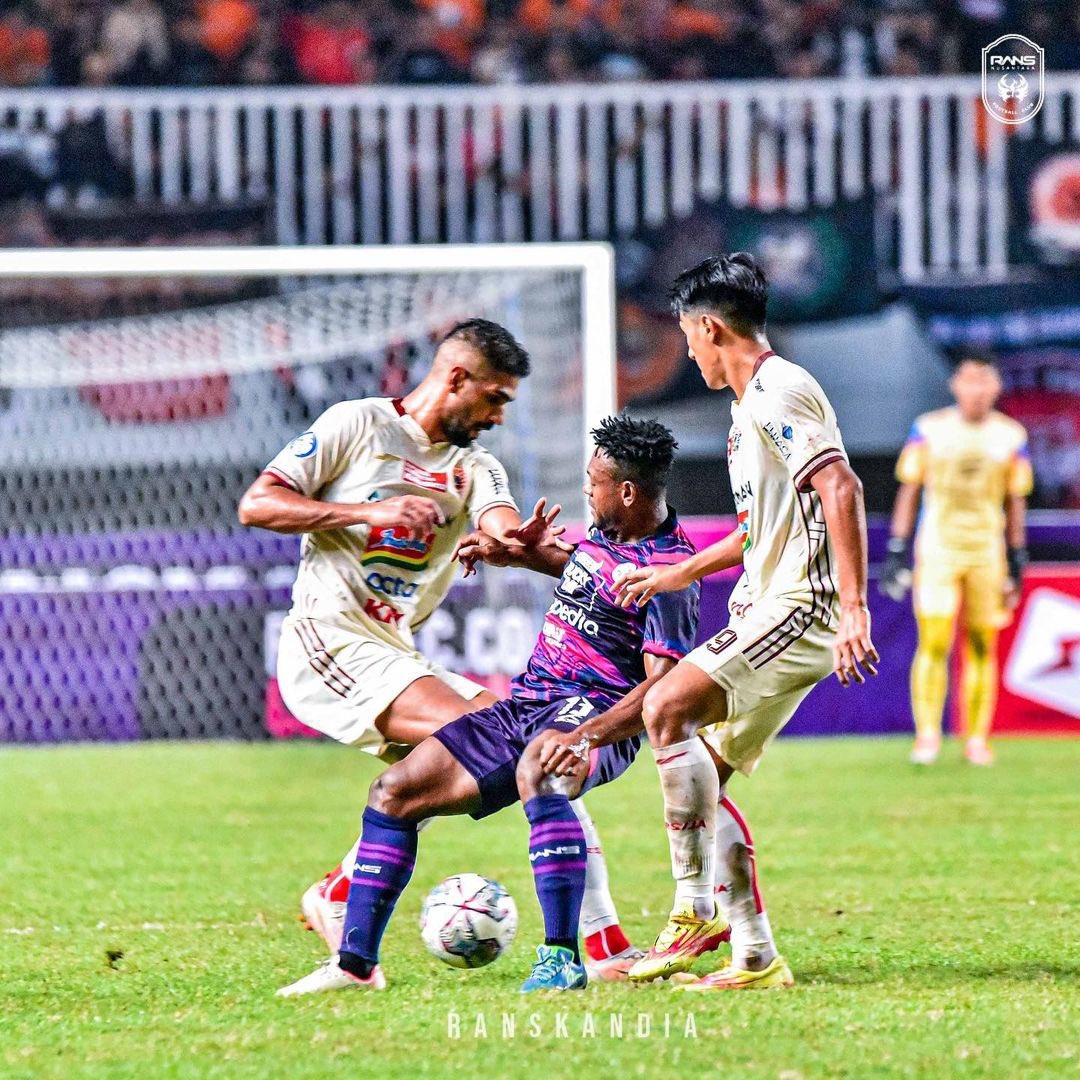 OfficialRansFC's tweet photo. Mengecewakan pasti!! Tapi lebih mengecewakan jika kita larut dalam kekalahan ini

We love you!!!!! Besok pagi sudah menjadi hari yang baru kita berusaha lagi

RANSKANDIA
#RANSLUCKYDAY https://t.co/QMGknGTE8i