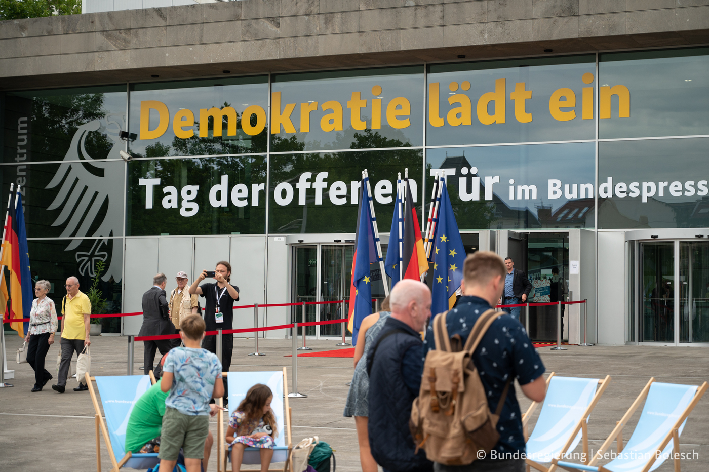 sind die laden morgen offen