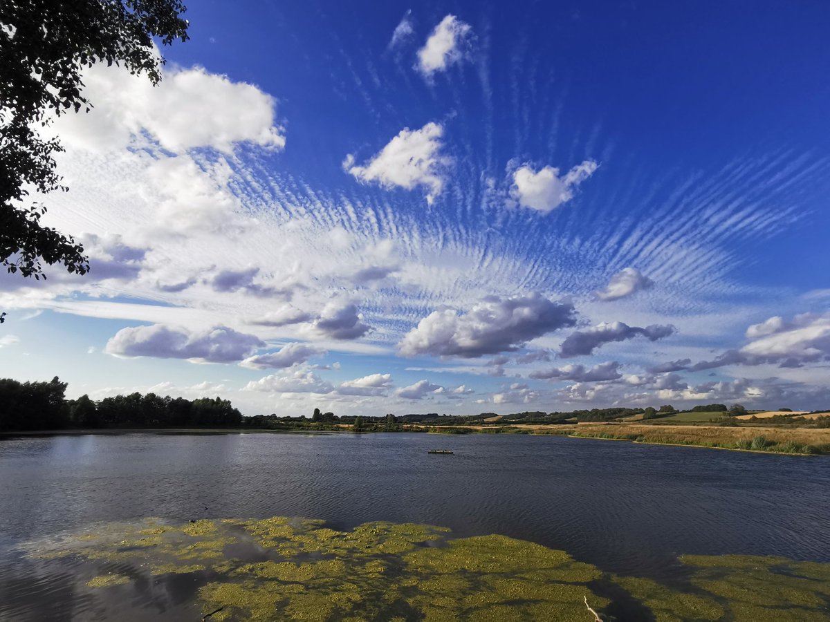 King28Sarah's tweet photo. Look at that amazing sky! @NorthCaveWet

#clouds #strange #blueskies #landscape #nature https://t.co/BmrRv1YqHq