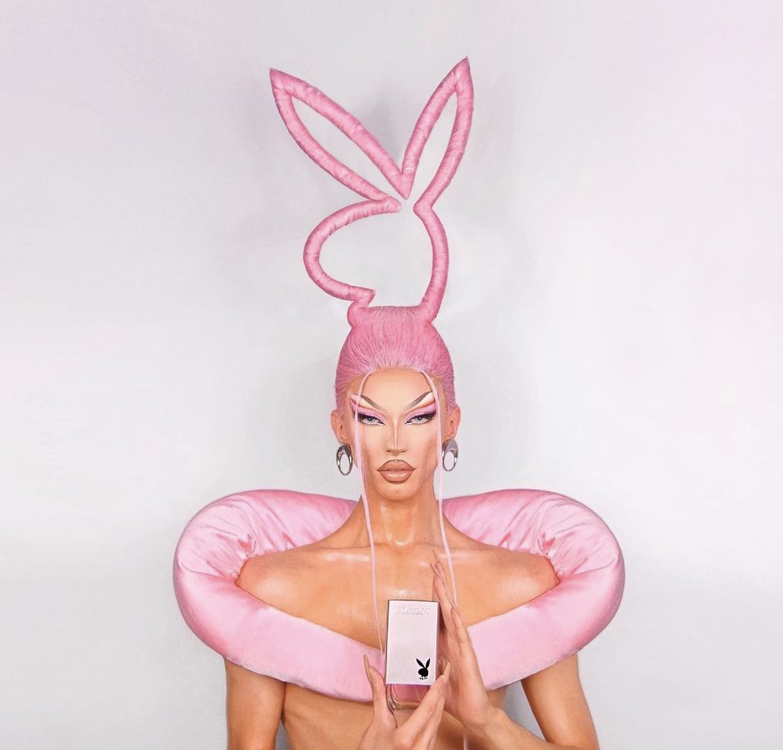 smintyd's tweet photo. me in pink >>>>>> https://t.co/iFkhvBYeBu