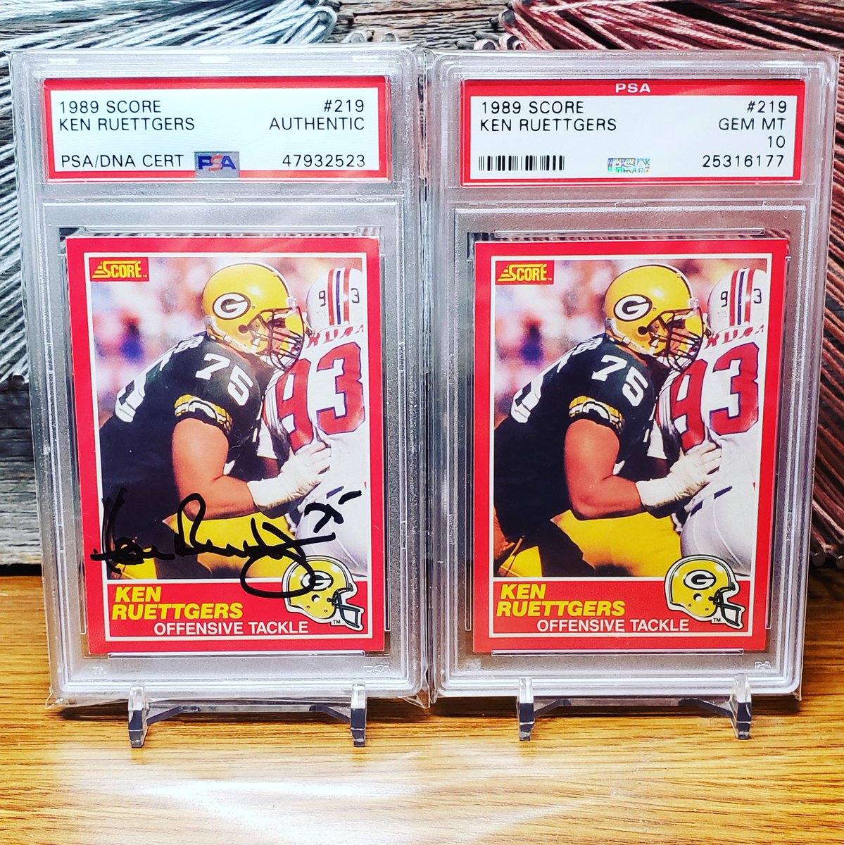 SconnEtradition's tweet photo. Happy Birthday to Packers Team Hofer Ken Ruettgers! He played OT from 1985-96. Depicted are his RCs from 1989 Score.
#kenruettgers #scorefootball #greenbaypackers #halloffame #rookiecard #thehobby #whodoyoucollect #psacard #footballcards #autograph #auto https://t.co/SraXr7sdYN