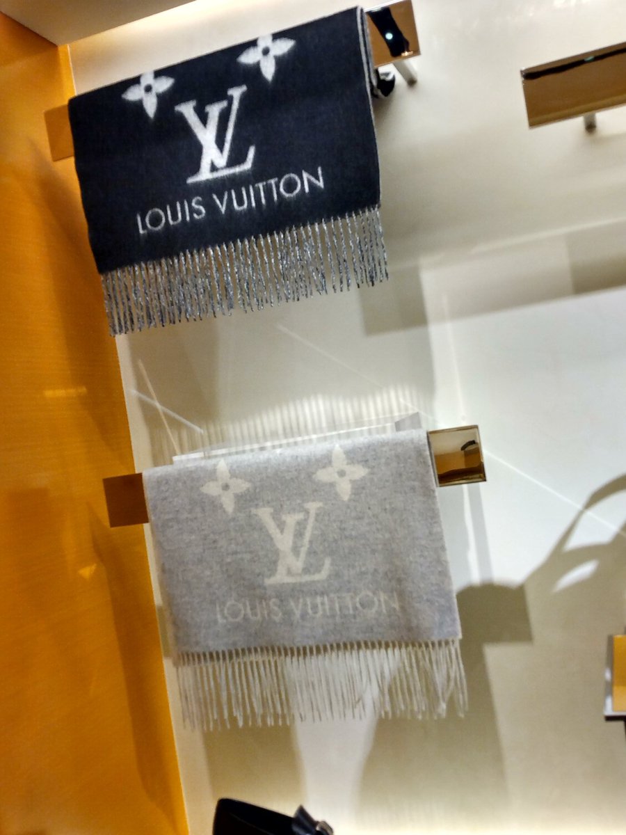 Cali77553's tweet photo. Love this store... Edina Galleria... https://t.co/hP7DPbu2uX