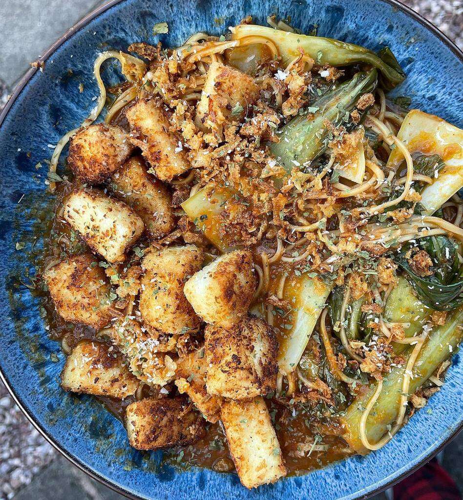 MattyBBakes's tweet image. So yeah - the @mob coconut fried tofu with ramen noodles, pak Choi and scotch bonnet sauce was delicious no? It sure was! No I need to buy all the books I neglected to get pronto! ❤️❤️❤️ #mob #mobkitchen #mobkitchenuk #mobkitchenveggie #mobkitchenrecipe … instagr.am/p/ChfUrivsZkn/
