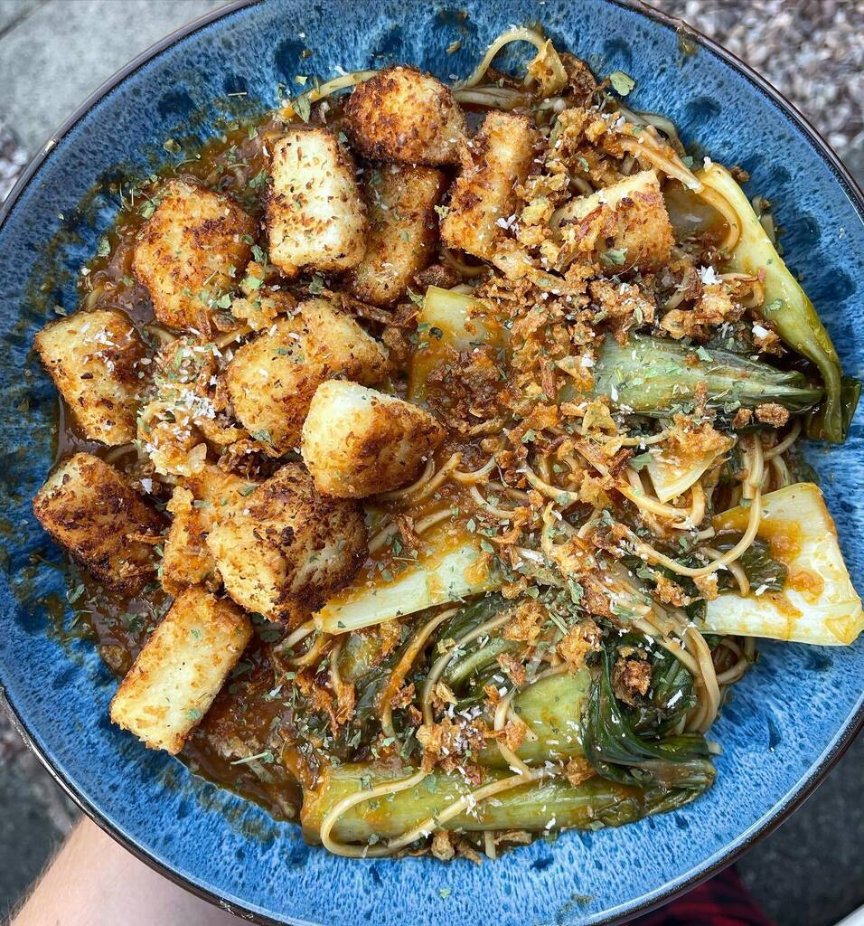 MattyBBakes's tweet image. So yeah - the @mob coconut fried tofu with ramen noodles, pak Choi and scotch bonnet sauce was delicious no? It sure was! No I need to buy all the books I neglected to get pronto! ❤️❤️❤️ #mob #mobkitchen #mobkitchenuk #mobkitchenveggie #mobkitchenrecipe … instagr.am/p/ChfUx7AsNBG/