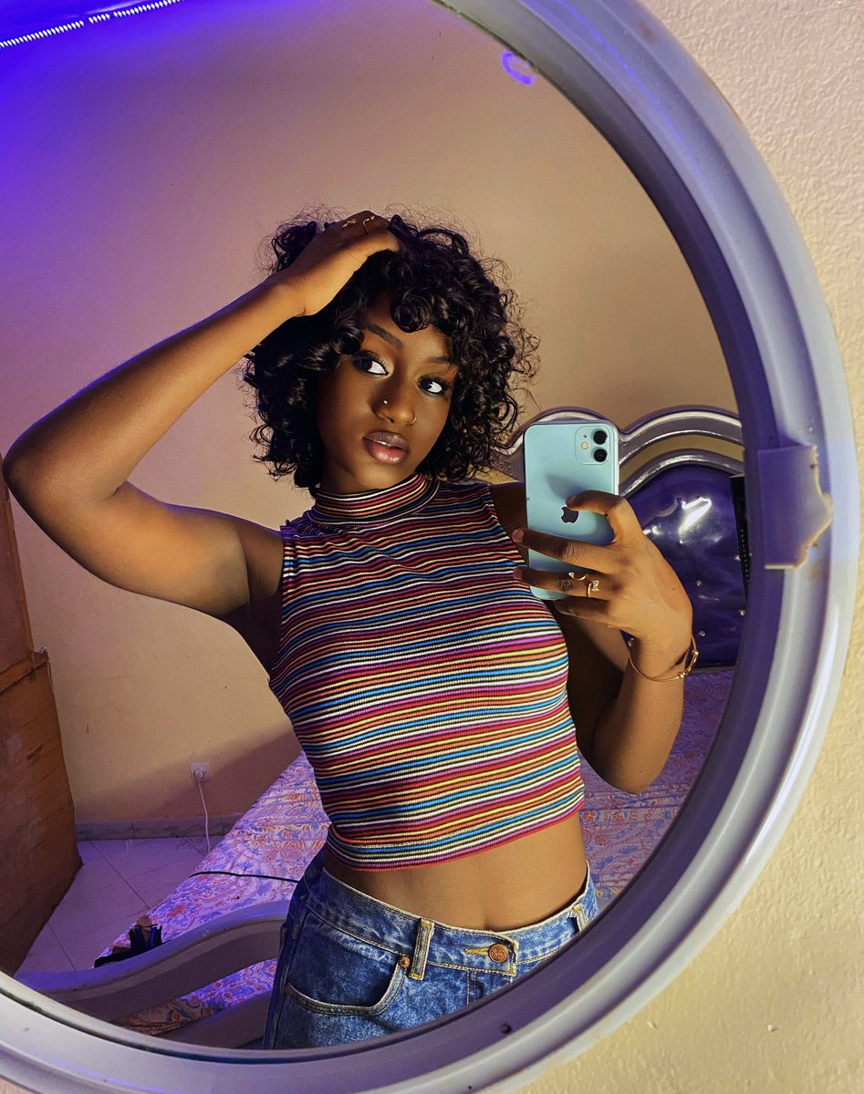 yv000nne's tweet photo. Bon week-end 🥳💜 https://t.co/A6mkG1mdxG