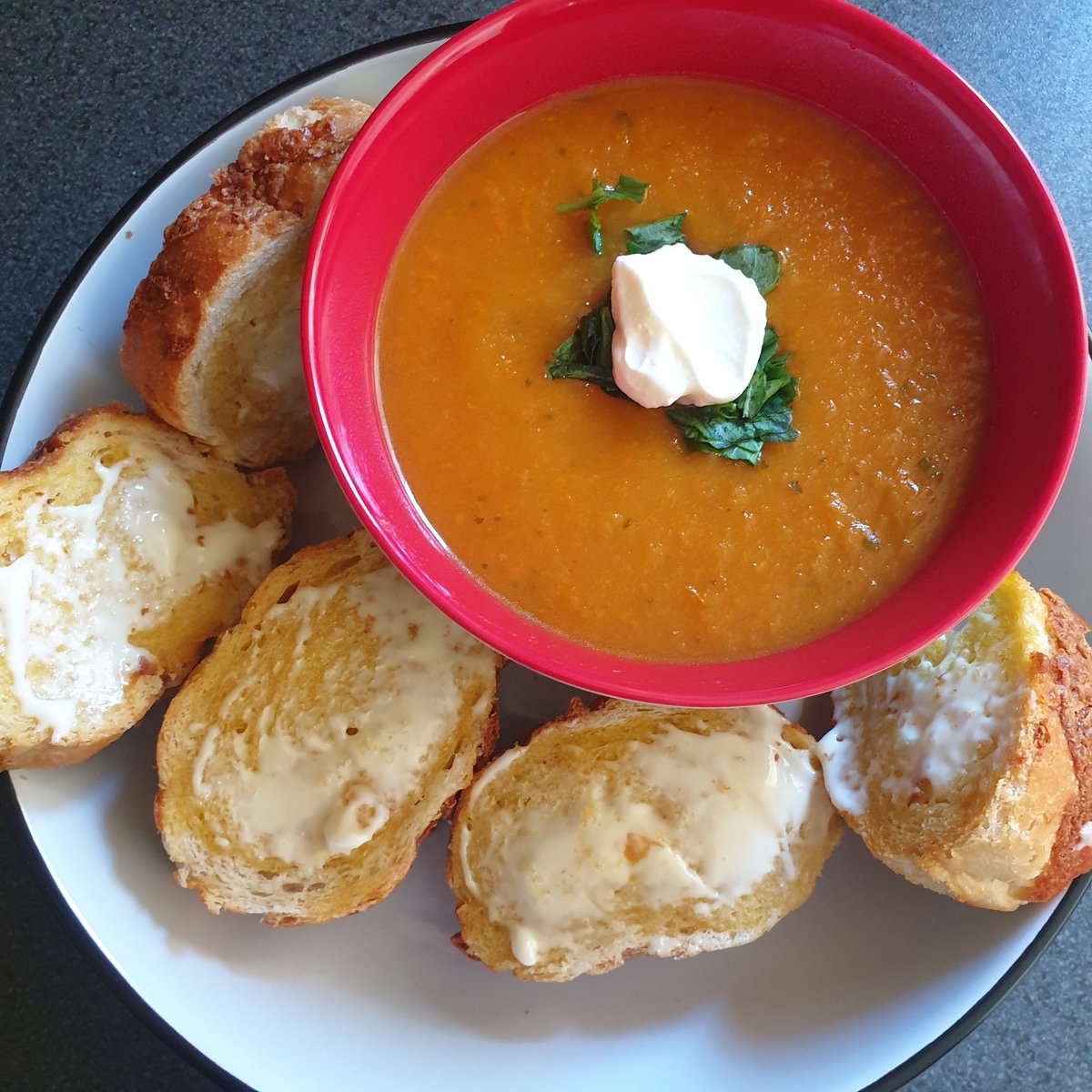 Lilacheart077's tweet photo. Cooking mums favourite meals #28 ... #carrotandcorriandersoup
With #tigerbread
Let's make a change 💜
#mentalhealth #mentalhealthawareness #ocd #depressionawareness #anxietyawareness #mumsmeals #grief #bereavement #lunch #positivewithfood #cookingthroughbereavement #LHMH44 https://t.co/ezvQ2jCEBw