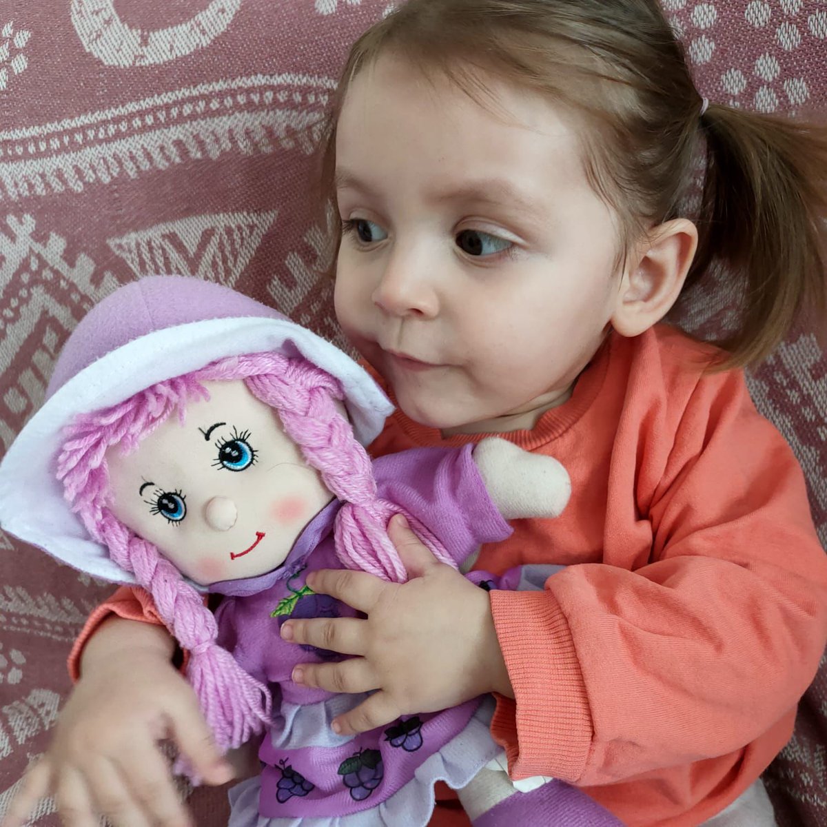 O bir çocuk..
Ve yaşamak için tek çaresi sizsiniz. Lütfen Fatma Zehra'nın parasızlık yüzünden tedavisi olan bir hastalığa yenik düşmesine izin vermeyin🤲🏻

#Mardin #FileninSultanları #klgyo
#Gaziantep #otobüs Terim Şaka