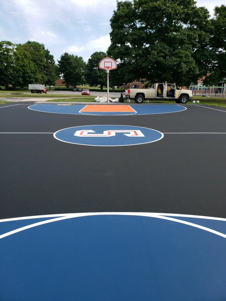 kraftsmanship's tweet photo. There is a new court at Hans Herr by Lampeter Elementary, where @kbsmith37592 teaches. Awesome tribute to @rynsmth_  #RelentlesS https://t.co/2I2dGrVGZY