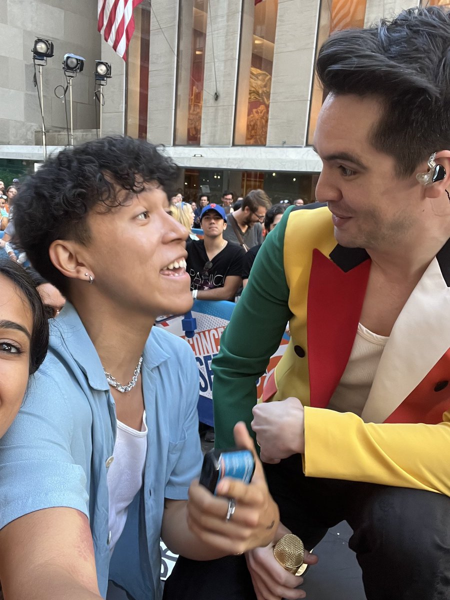 buildlying's tweet image. crying and screaming at this photo my friend took of me and Brendon yesterday 😭😭🥹