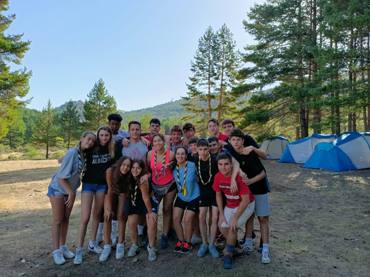 gs329's tweet photo. ¿Qué tal llevamos el verano, familia?😊Esperamos que genial!! Nosotras pasábamos por aquí para recordar que  hace casi un mes tomábamos rumbo a nuestro campamento donde pasamos 10 días increíbles, llenos de diversión, aprendizaje y emoción 🏕️🥾🎒⚜️😄 https://t.co/POpAyxiTyL