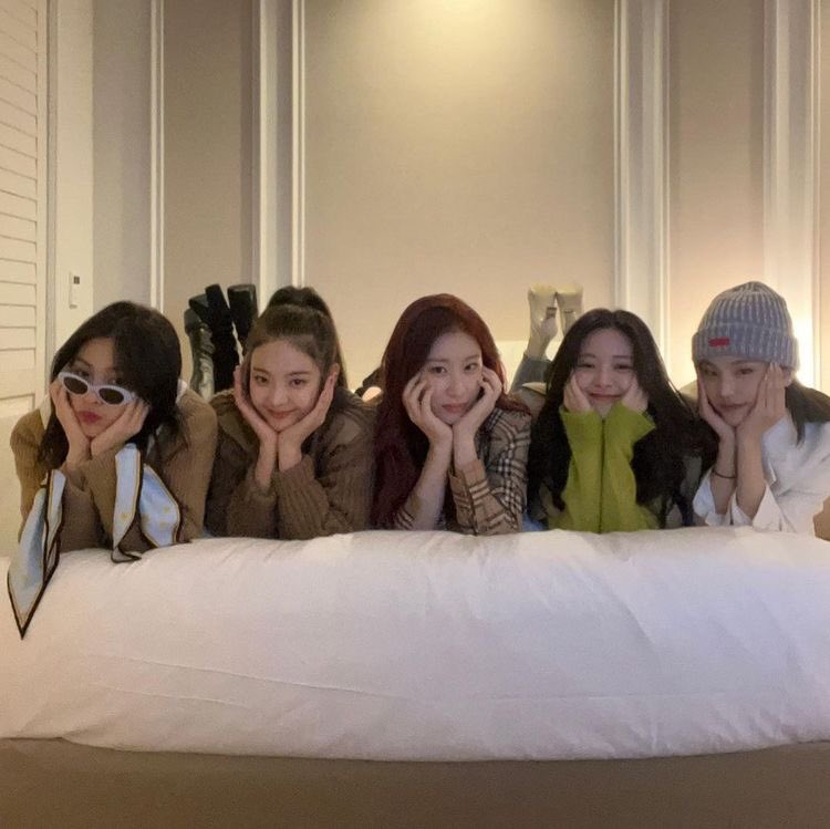 sungyeoj's tweet photo. 🌱. . . wtb lfs
#makeawisy
itzy photocards !
- onhand
- in good condition
- flexi budget
drop offers ! dm ko kayo if inch ako 💚
#. itzy ryujin yeji chaeryoung yuna lia photocards wtb lfs ph https://t.co/yhsTRkYTDX