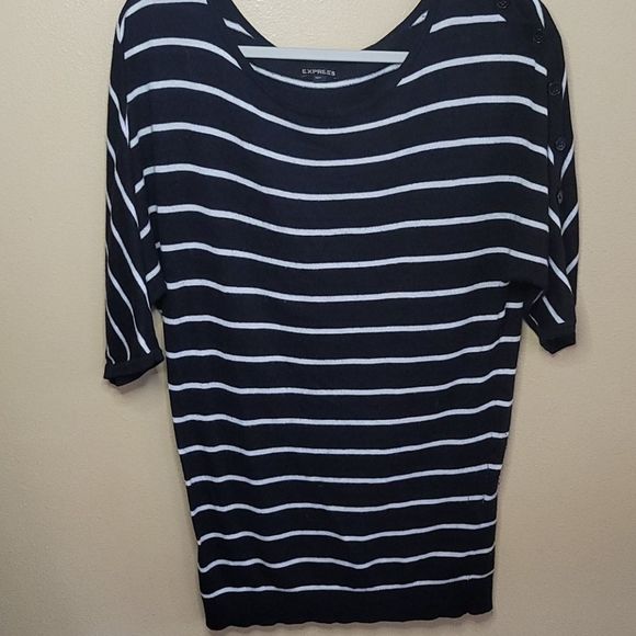 SenecaCreek's tweet photo. So good I had to share! Check out all the items I'm loving on @Poshmarkapp #poshmark #fashion #style #shopmycloset #express: https://t.co/3wqYbtSifL https://t.co/4Y8ZwMhlRp