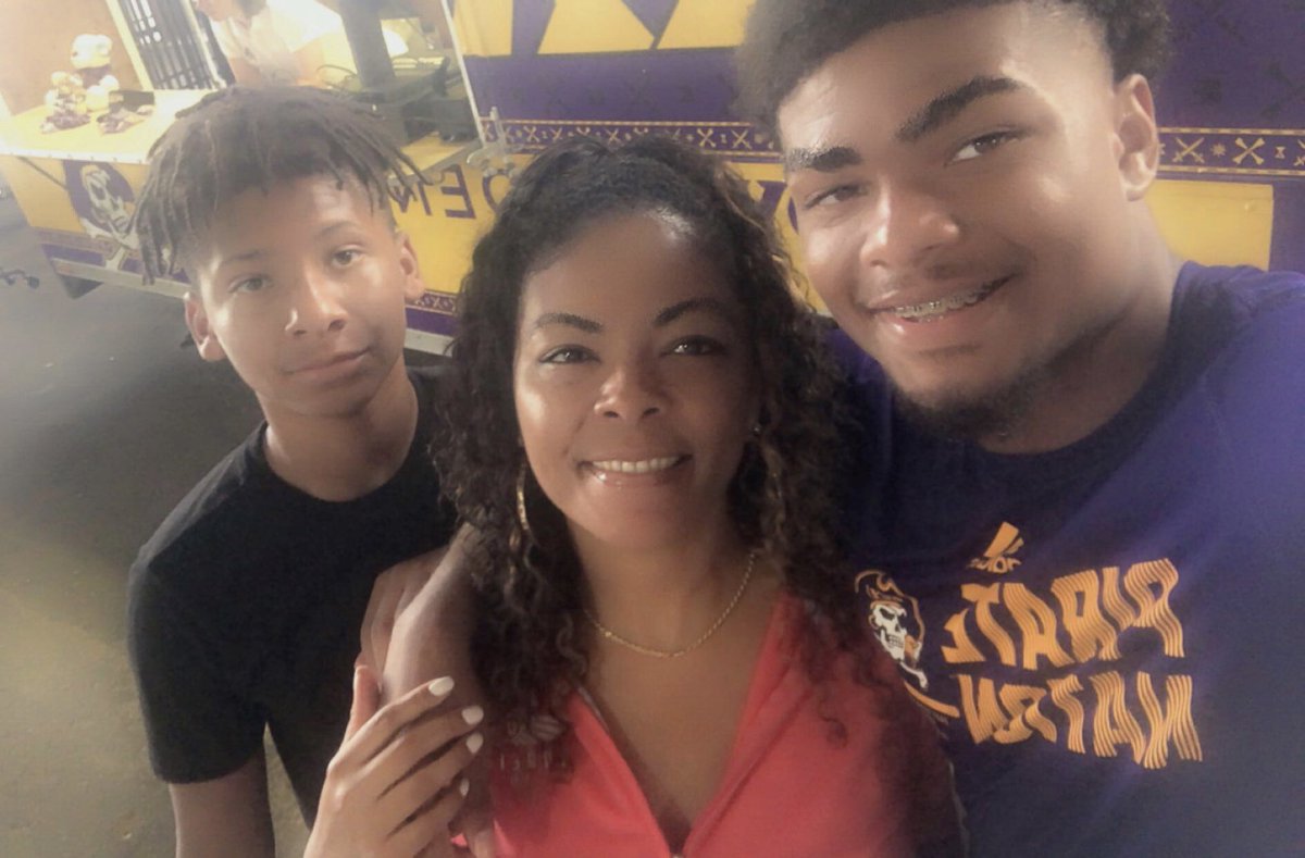 TiaArmstrong1's tweet photo. Got to see my favorite ECU pirate on the field today with all of his talented teammates and coaches…my heart is full 💛💜 #40 @cjjoyner22 -RB
Let’s go PIRATES 🏴‍☠️ 🏴‍☠️💜💛
@ECUPiratesFB 
#piratemom #piratenation #ecufootball https://t.co/bPXbIvYkxC