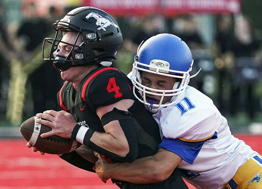 MattGlenesk's tweet photo. From Evansville to South Bend, and a bunch of places in between, here are the best @IHSAA1 🏈📷 from Week 1.

https://t.co/7uBH0PtWZB https://t.co/RUKpdBzlx1