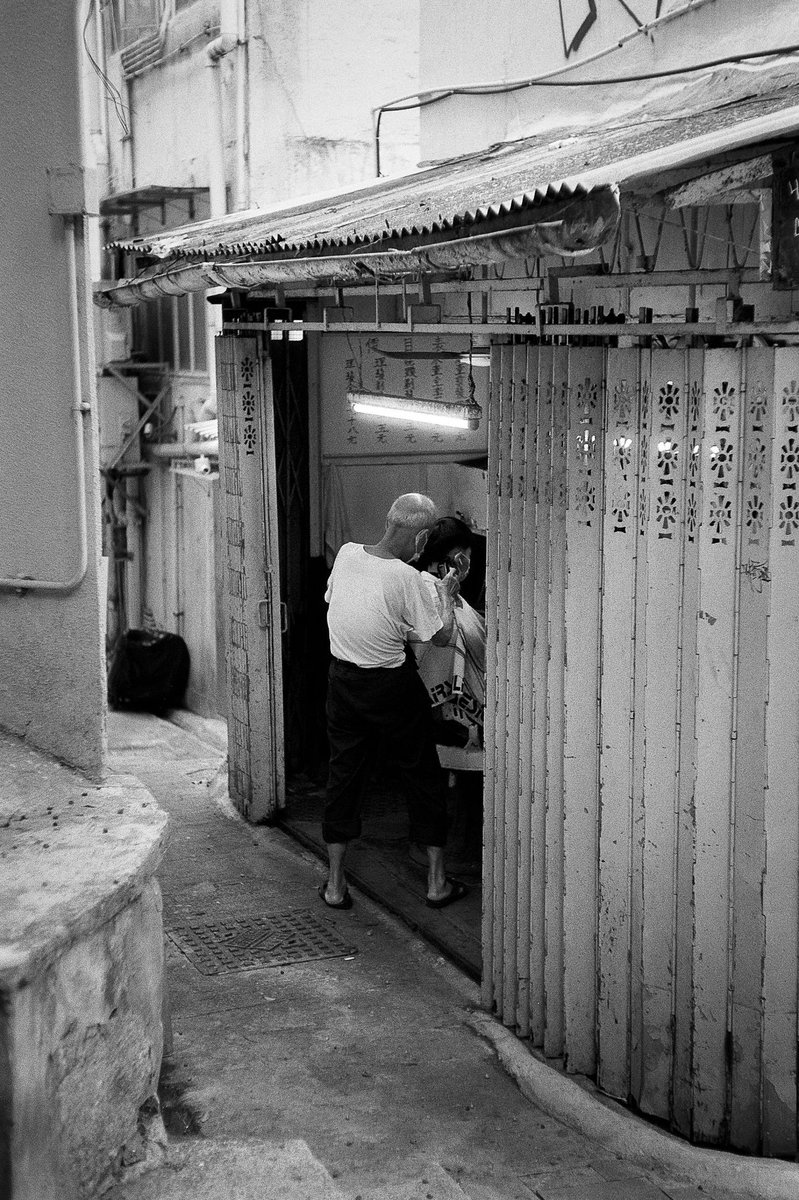 saunders_arran's tweet photo. Hairdressers around Hong Kong https://t.co/6eazpyrn5T