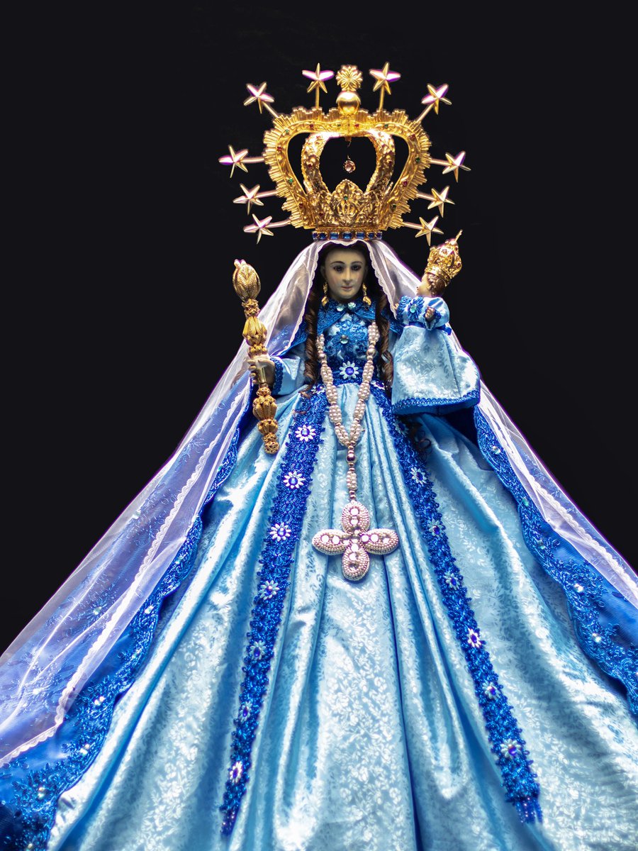 utpl's tweet photo. ¡Bendícenos #VirgenDeElCisne! ✨

💙🙏🏼 Que tu dulce y tierno mirar jamás se separe de tus hijos. https://t.co/MncMpnR98k