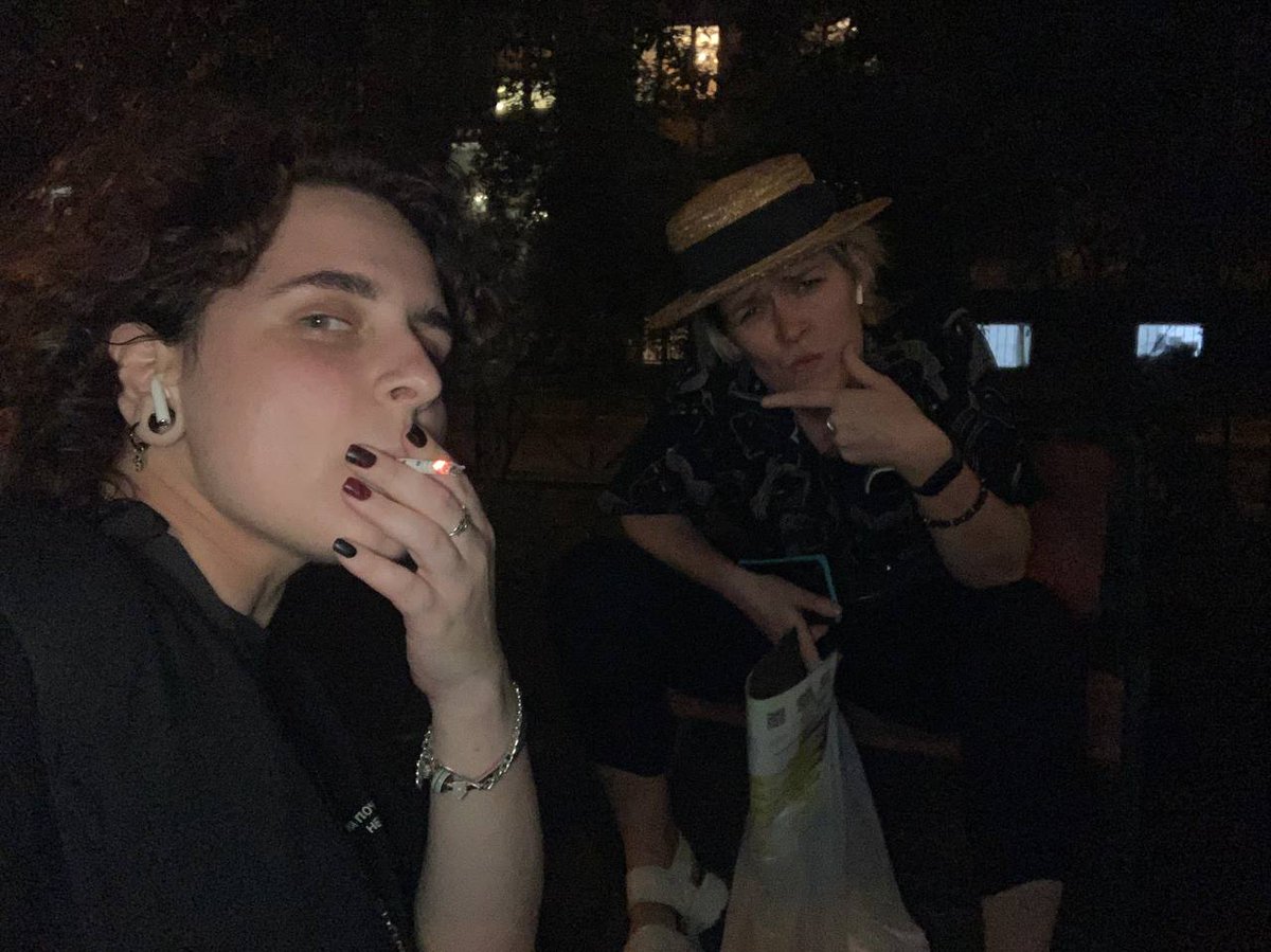 Натюрморт с <a href="/sonderdmn/">я во всем безмерно разочарован</a> 

Два долбаеба на детской площадке слушают Хмырова 19.08.2022 чика-хика и ты ещё кто