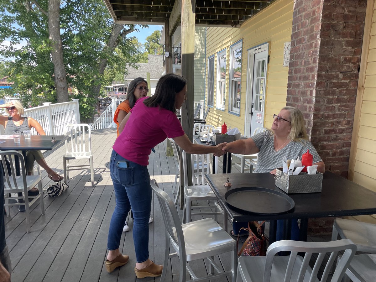 jamiecheney4ny's tweet photo. A little bit of rain can't stop Team Cheney!

Great day meeting voters and knocking doors all over Sullivan County.

Early voting ends tomorrow in #NY19. Make your voting plan now at https://t.co/7647v530mH! https://t.co/ta71AFWZLZ