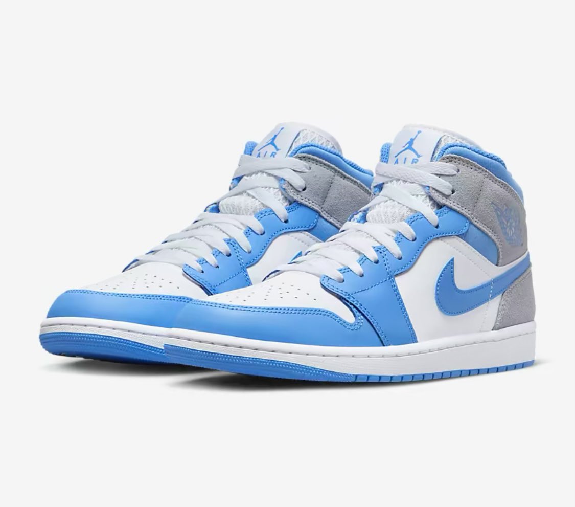 ScottsWitter's tweet photo. Thank you Nike… don’t mind if I do 🔥 

#nike #nikey #sneakers #trainers #jordans #jordan1 #white #wolfgrey #universityblue #sneakerhead #shoes #style #fire https://t.co/icmCHfWCHo