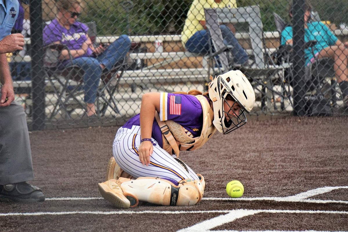 BantherDaryl's tweet photo. #softball #softballcatcher #catcher #highschoolsoftball #softballphotography #sportsphotography #painful #softballseason https://t.co/QHHRWZ1pOT