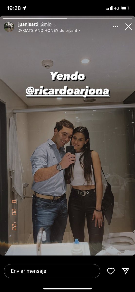 SanticuMartinez's tweet image. Se fue a llevar a la novia a ver a Arjona. 
Si, el es mi mejor amigo y hoy es mi cumpleaños…