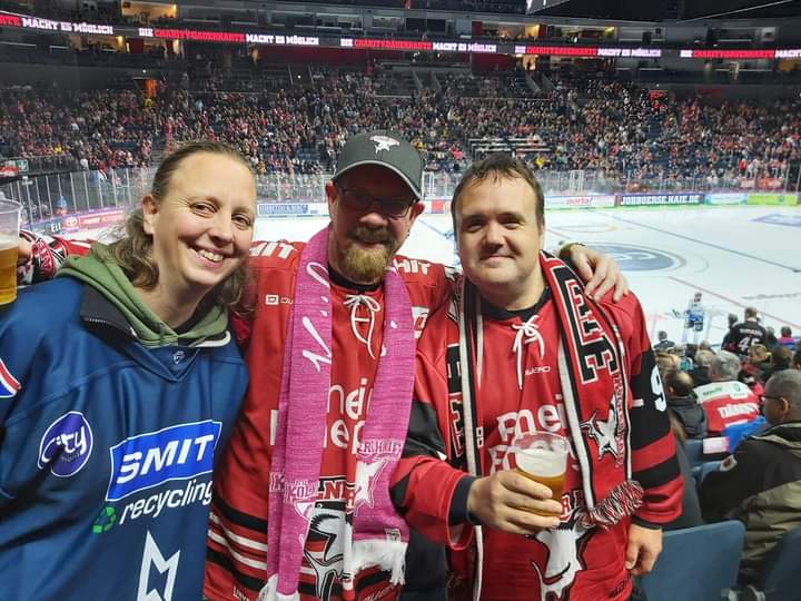 Iceman3533's tweet photo. @jaimo19 @MKLightningIHC lost my kolner haie hat in.the bar tonight, I really love that lid, can anyone reunite me with it please https://t.co/M0yrGN8UG4