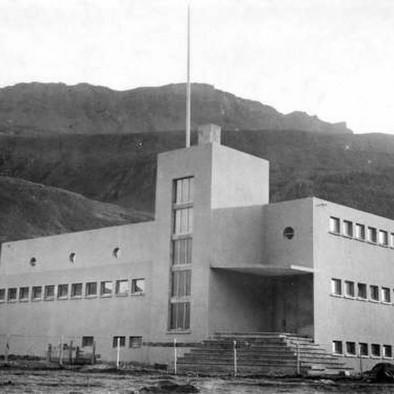 JonKolbeinn's tweet photo. @BlokkirB Sundhöll Seyðisfjarðar áður en hún var klædd https://t.co/6rLAiWvjMw